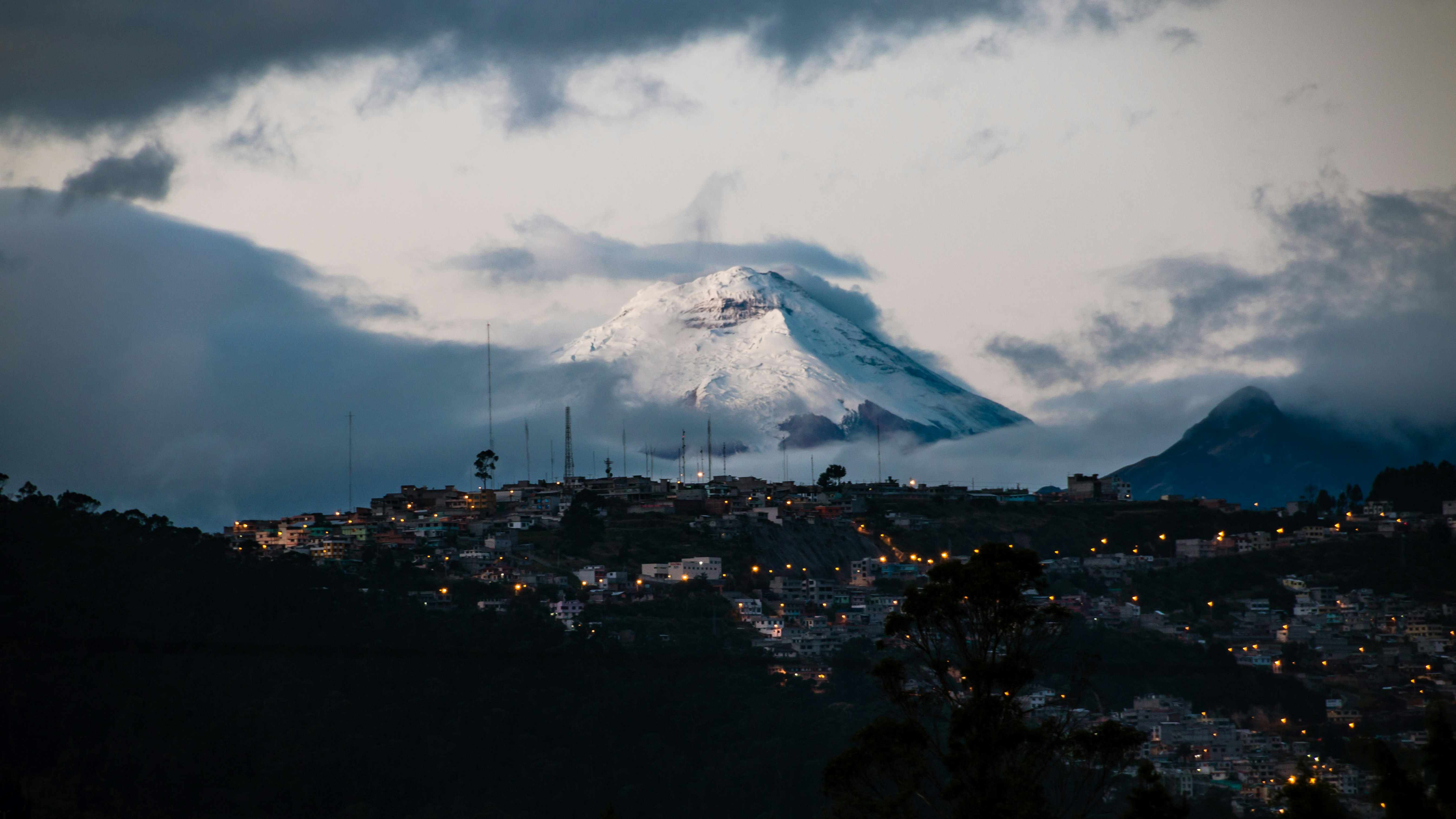 quito city at night