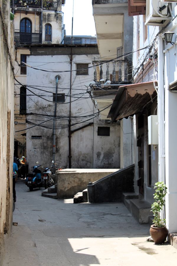 side street stone town zanzibar