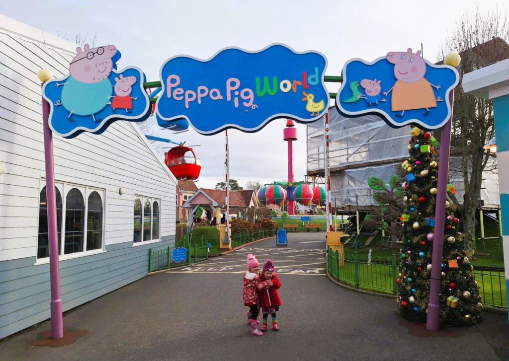 girls entering peppa pig world