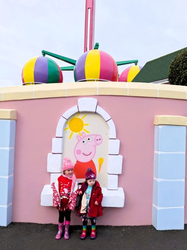 girls at peppa pig painting