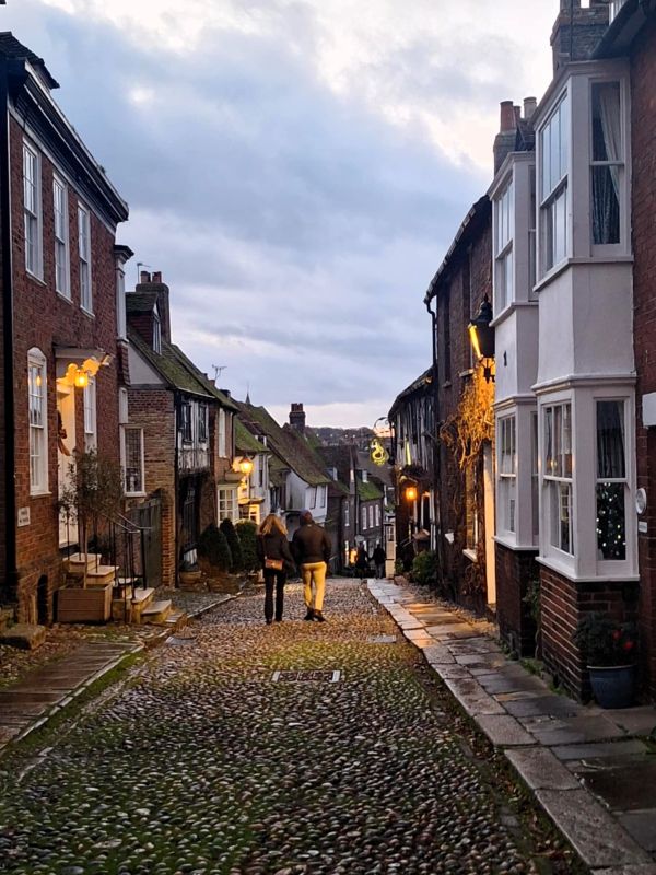 couple mermaid street winter