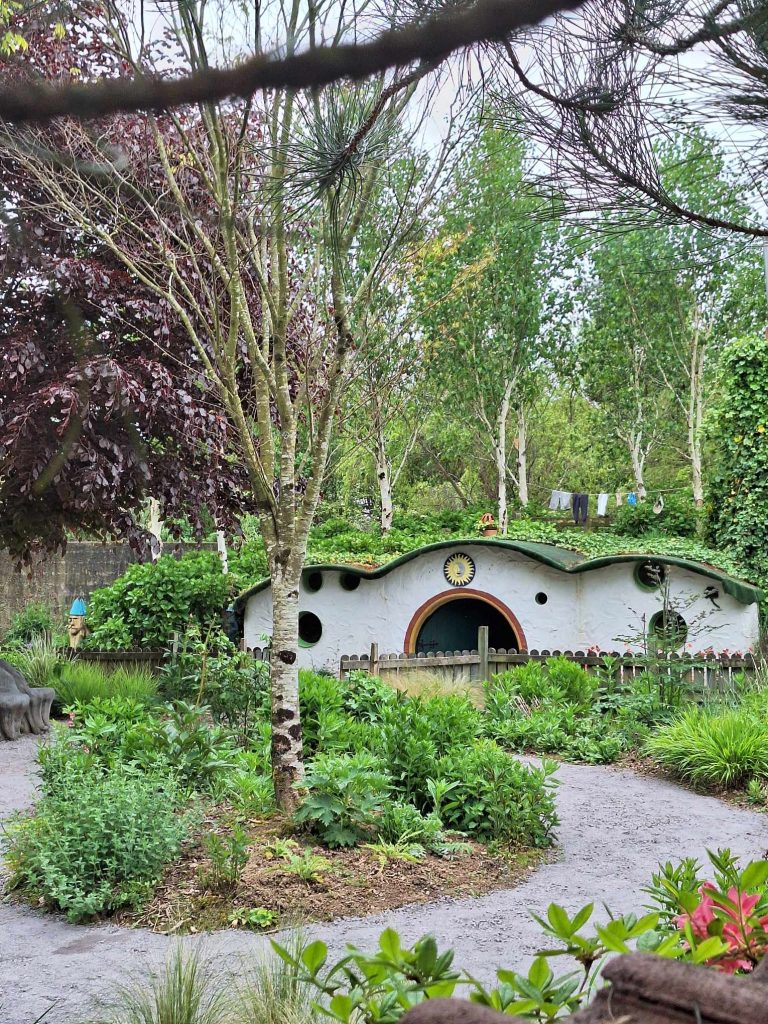 hobbit house at glenview gardens