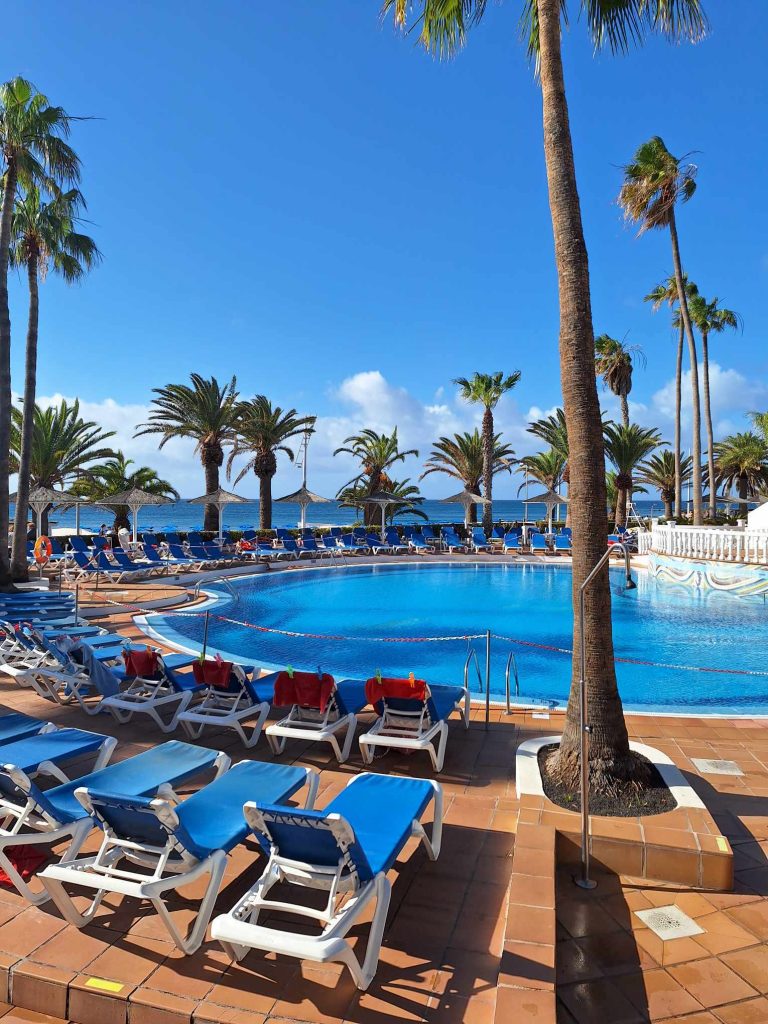 sol lanzarote pool