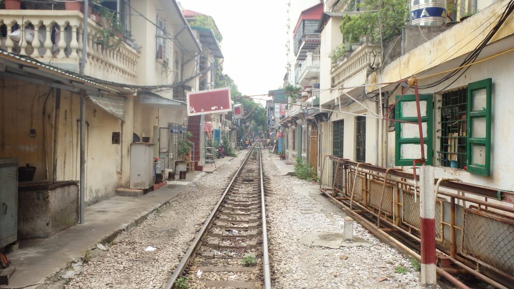 train street hanoi