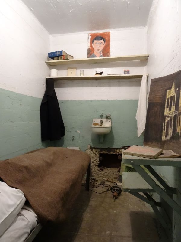 cell in alcatraz