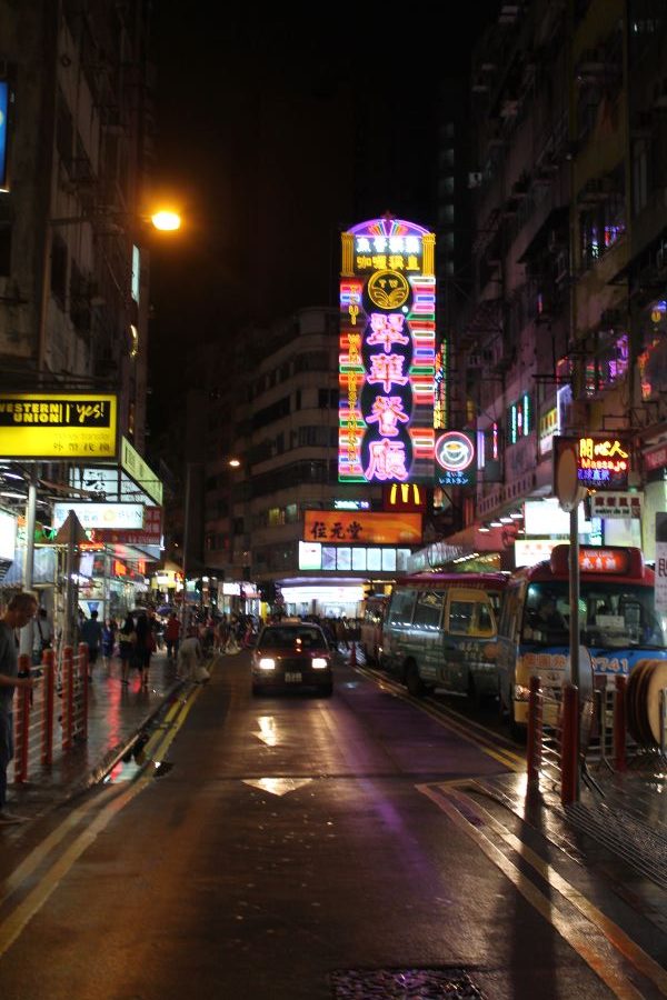 road off temple street night market