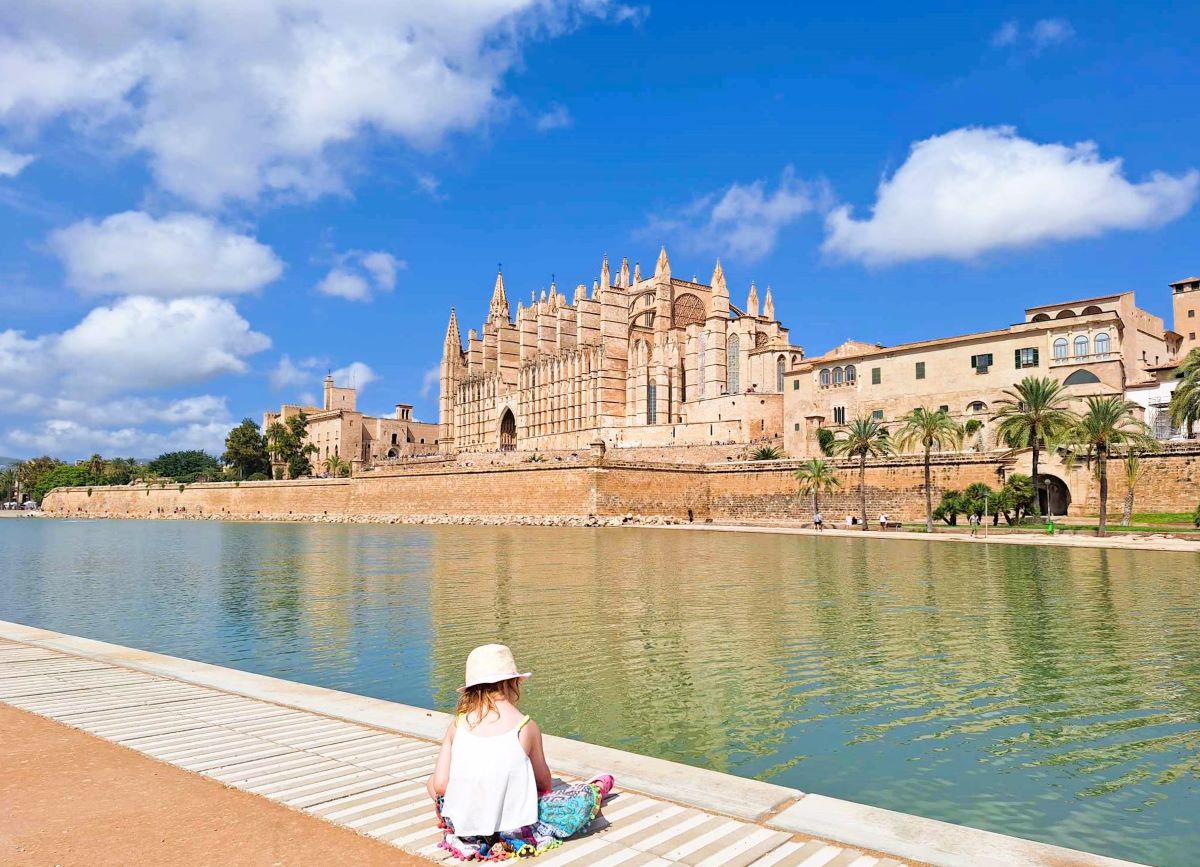 girl in front of palma cathedral