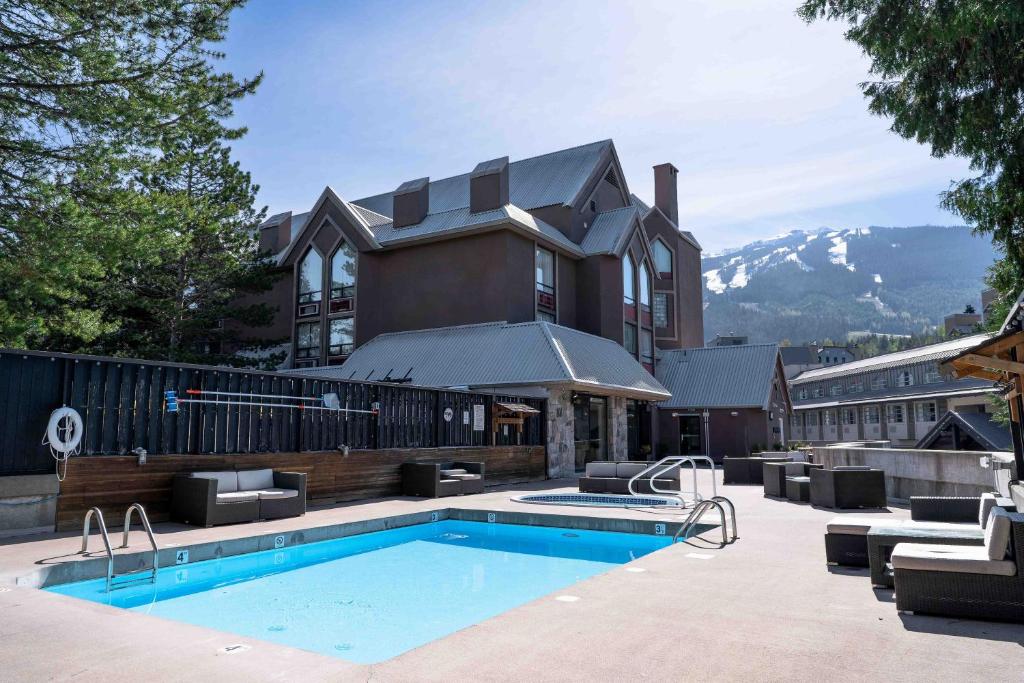 adara hotel whistler in sun