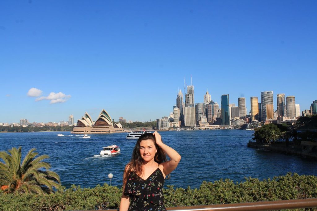 lady posing at milsons point viewpoint sydney