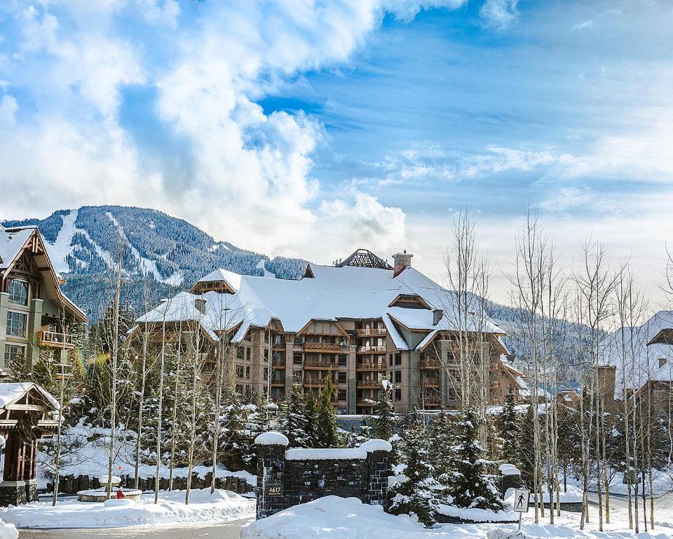 four seasons hotel whistler in winter