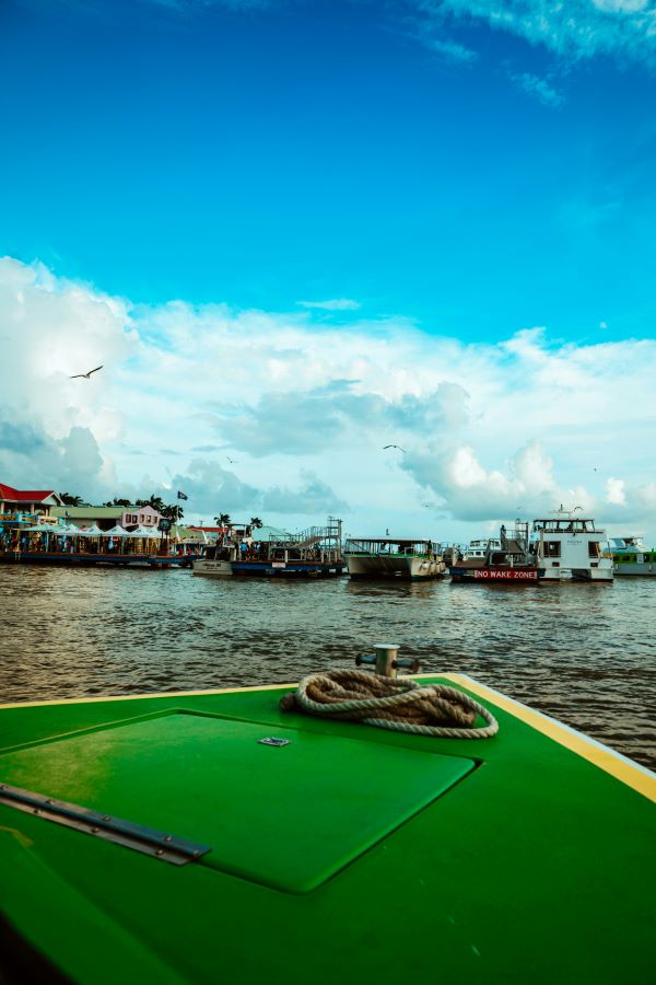 boat leaving belize city