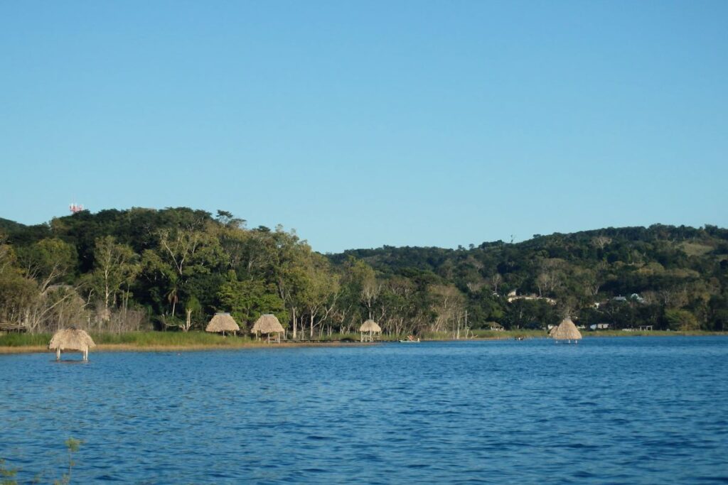 lake peten itza