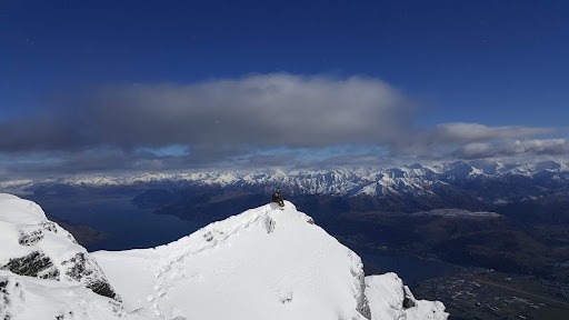 skiing in queenstown in winter