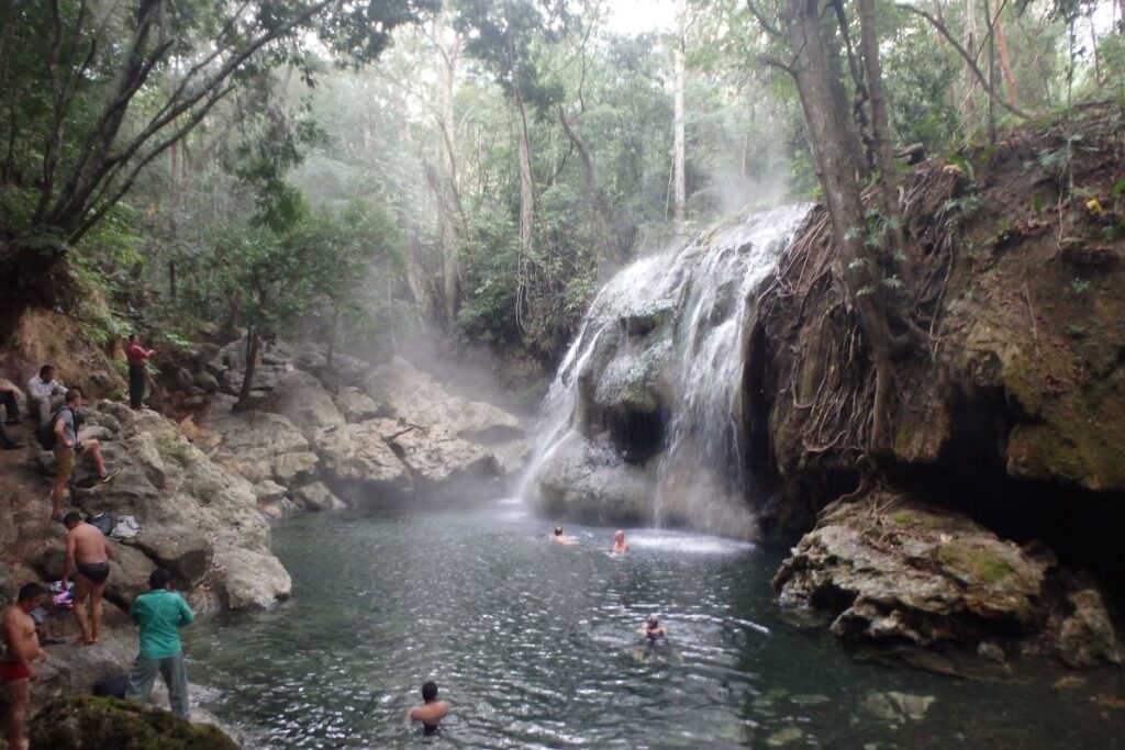 waterfall rio dulce