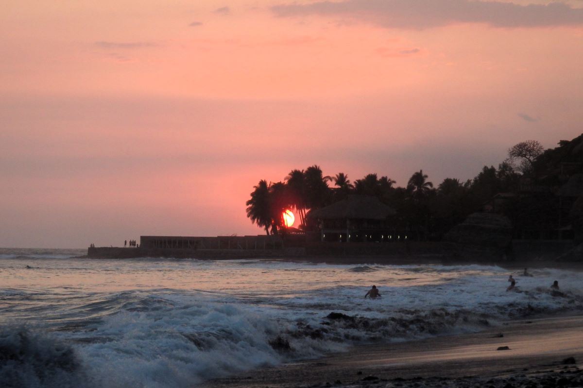 sunset el tunco el salvador itinerary