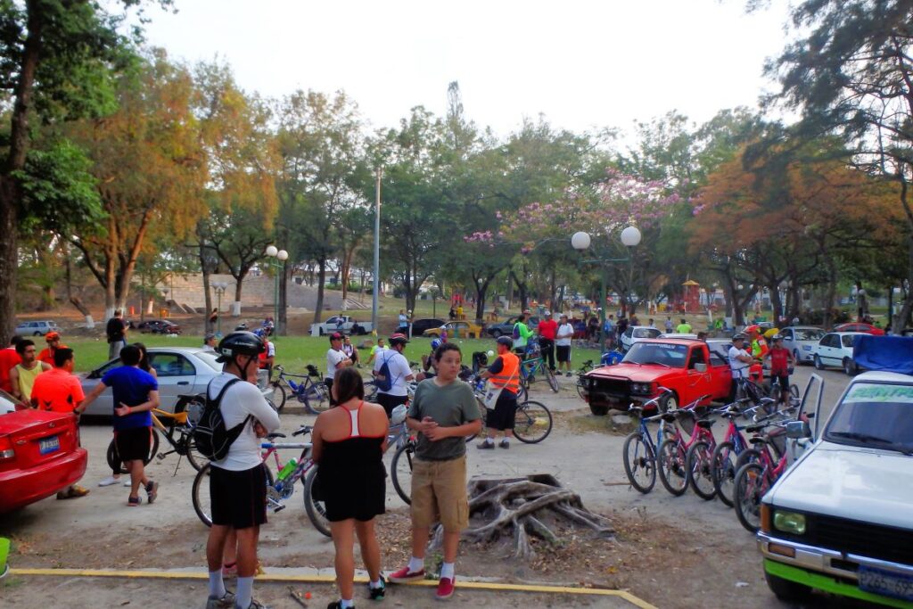 bike ride ciclistas urbanos meeting point