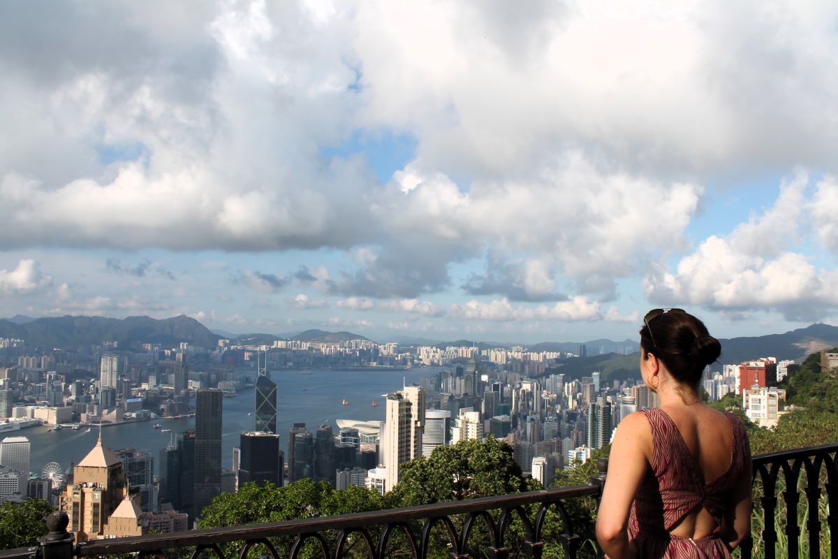 lady at the victoria peak viewpoint