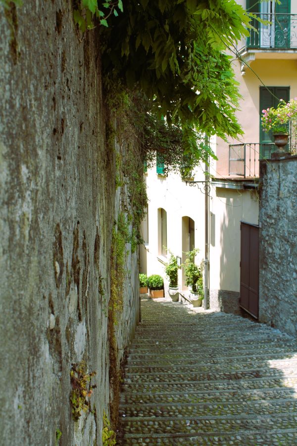 cobbled street bellagio