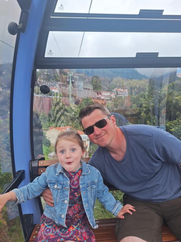 dad daughter cable car funchal