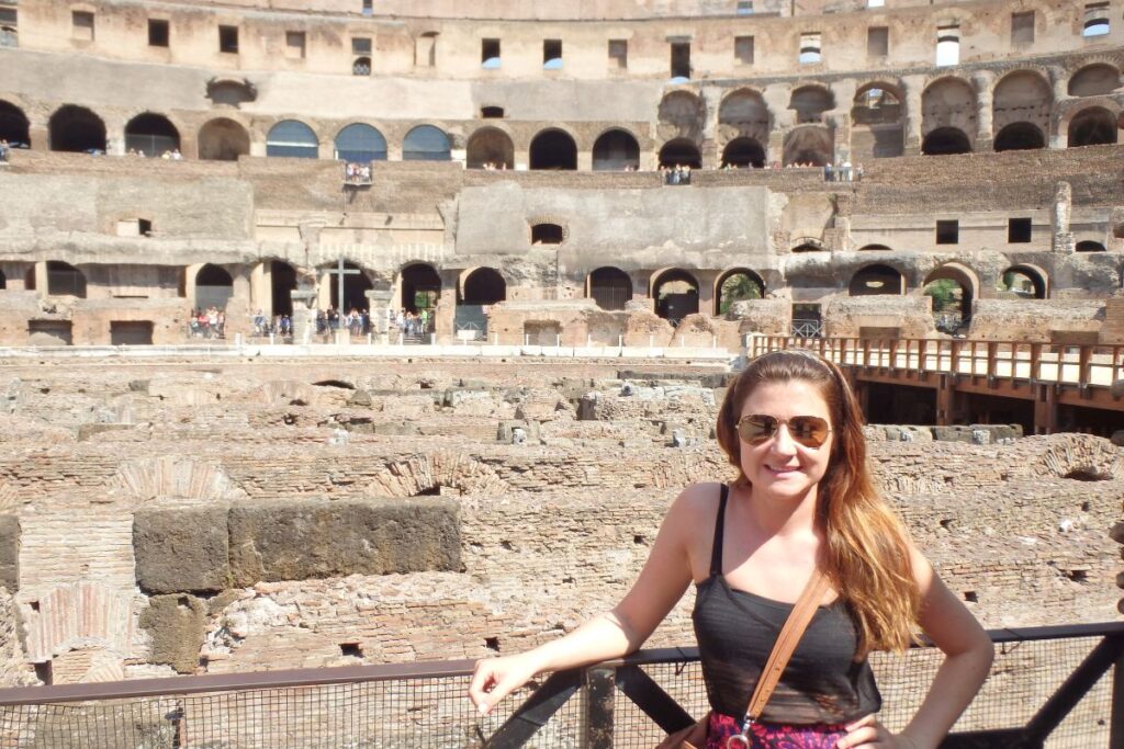 lady at colosseum