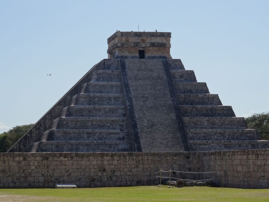 el castillo close up chichen itza