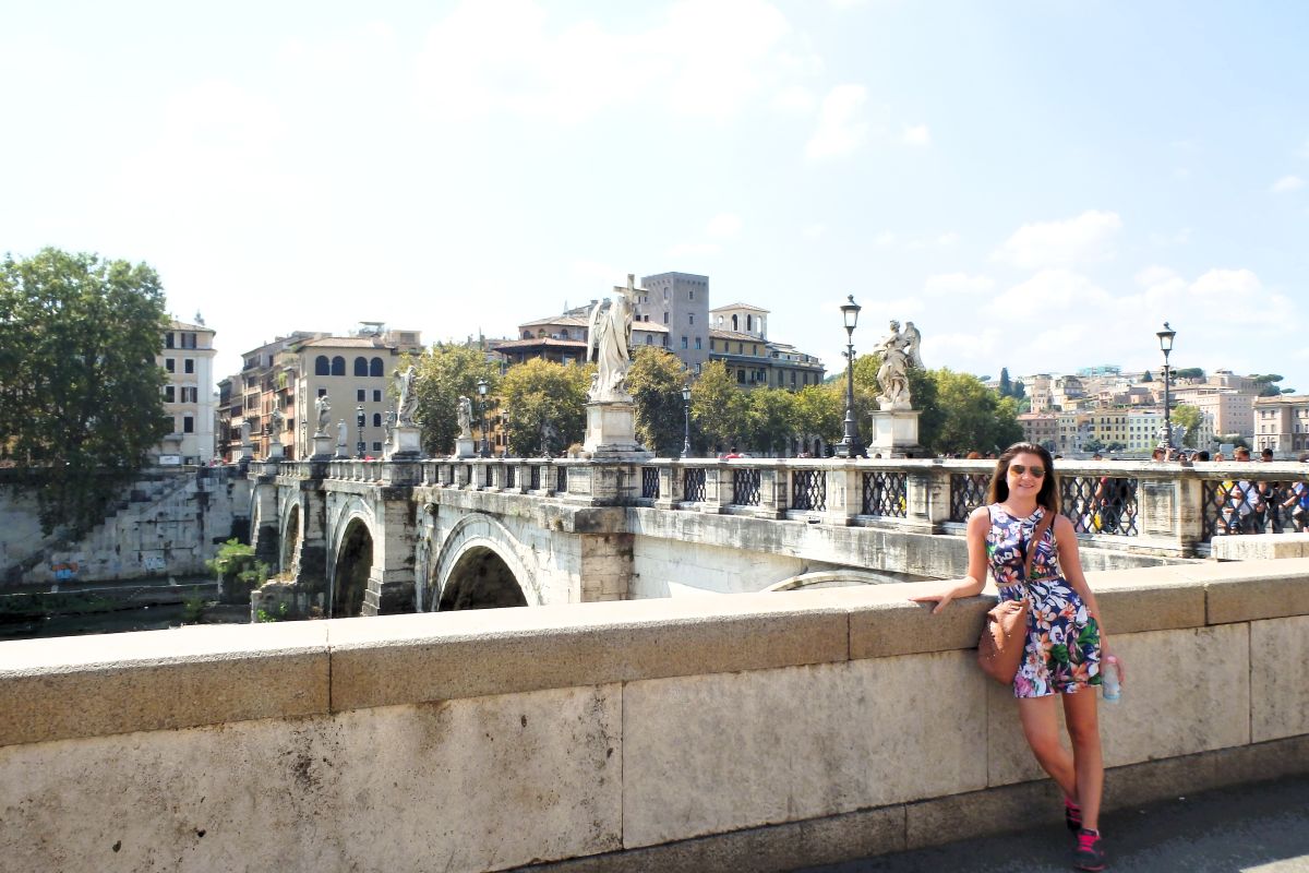 lady bridge in rome
