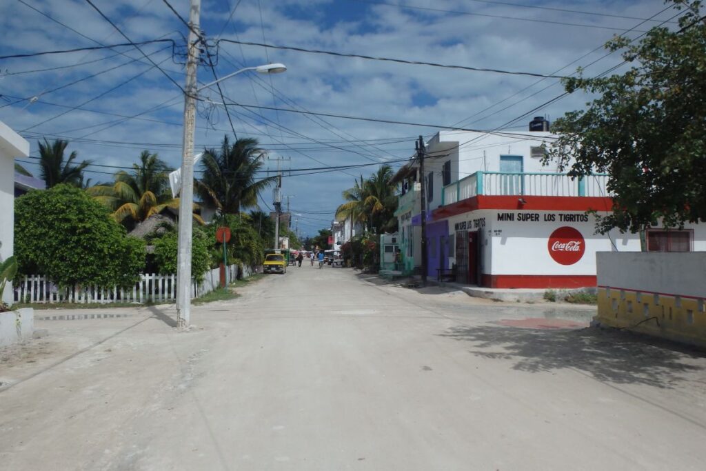 quiet street holbox