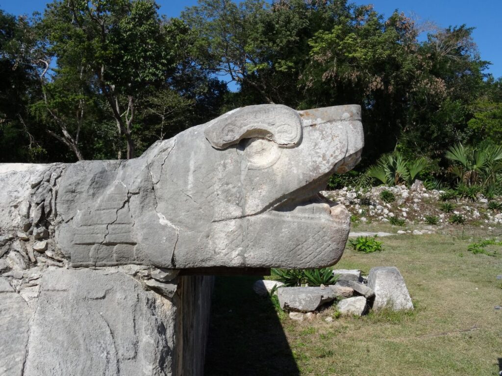 stone carving chichen itza