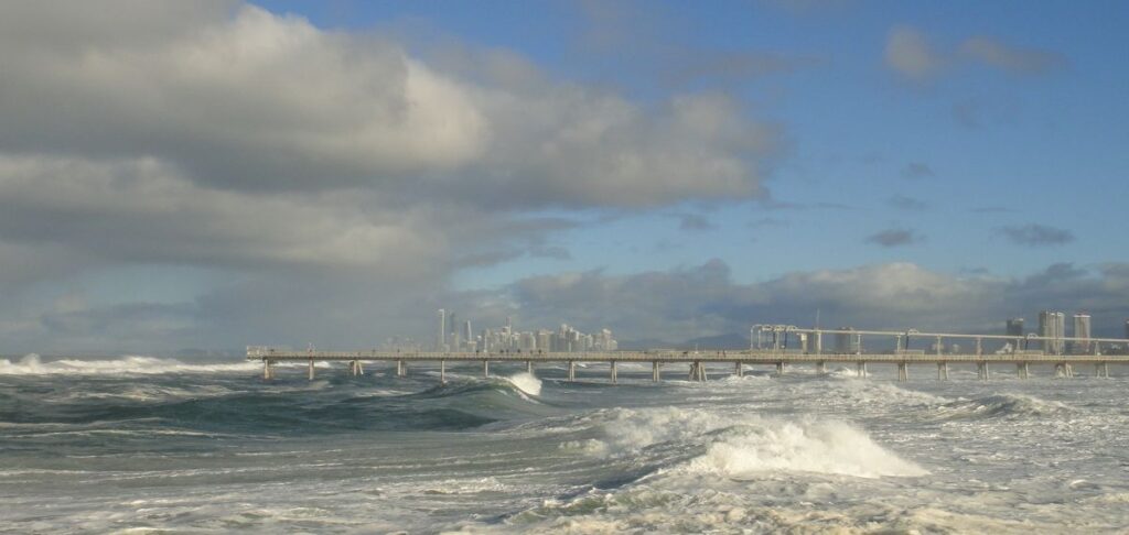 waves at the split gold coast