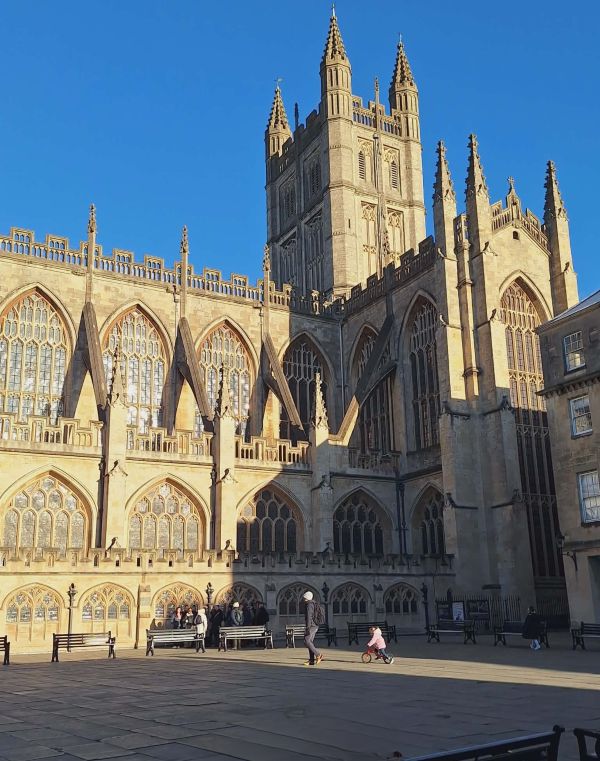 bath abbey winter sunny day