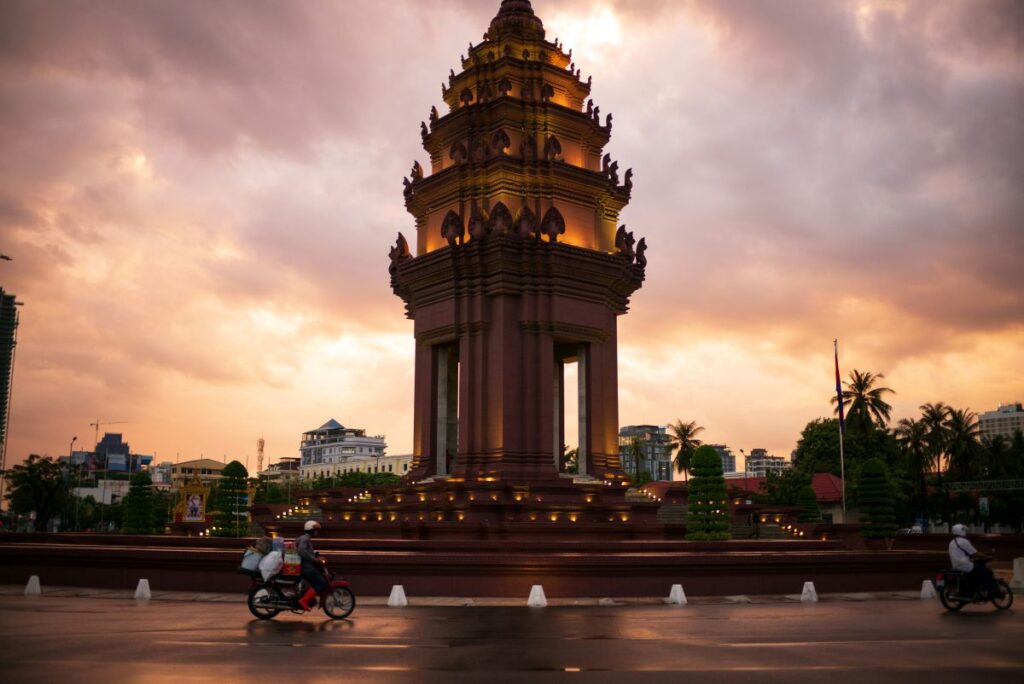 sunset phnom penh