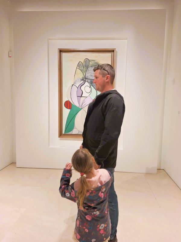 man and girl picasso museum