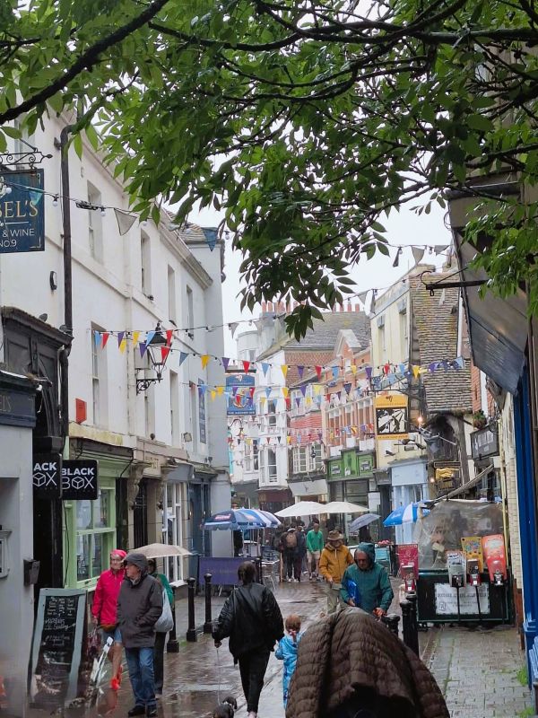 rainy day hastings old town