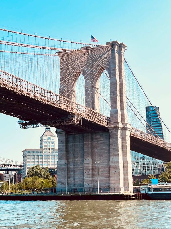 brooklyn bridge side view day time