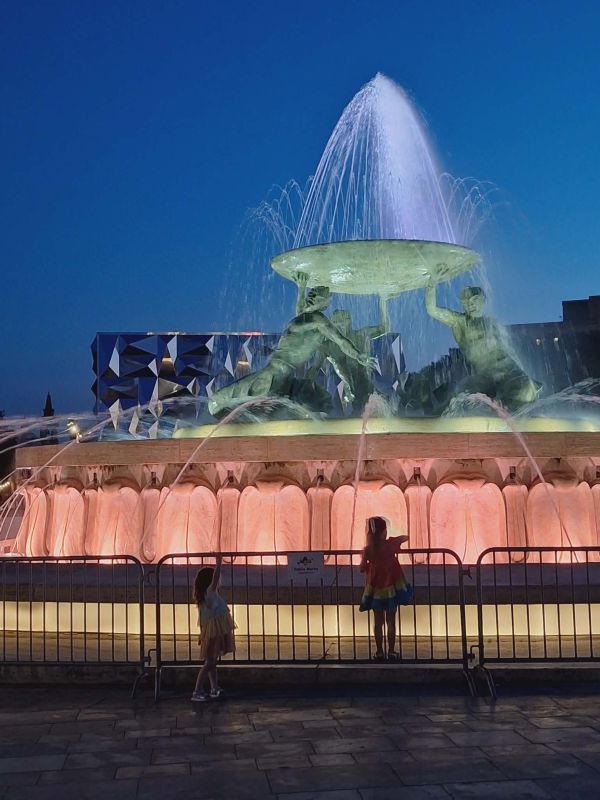 triton fountain valletta at night