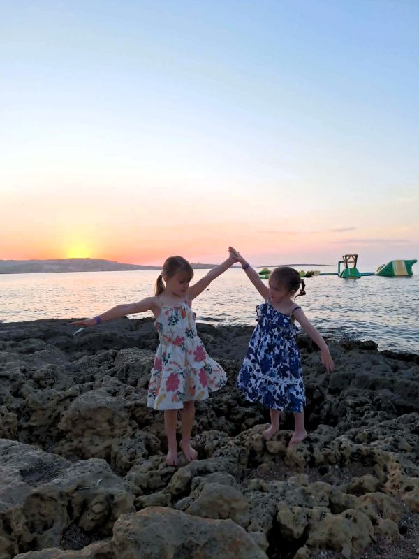 bugibba sunset girls