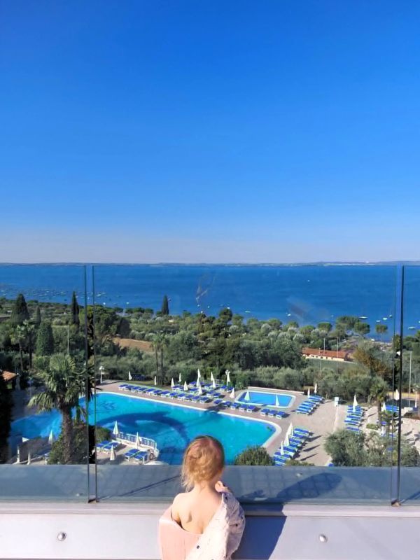 girl view hotel ca'mura bardolino