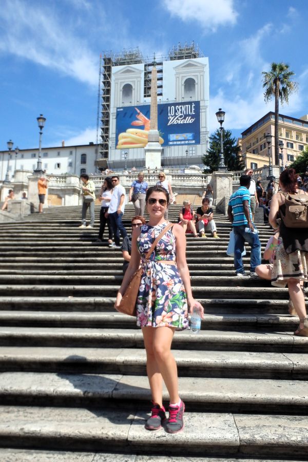 lady spanish steps