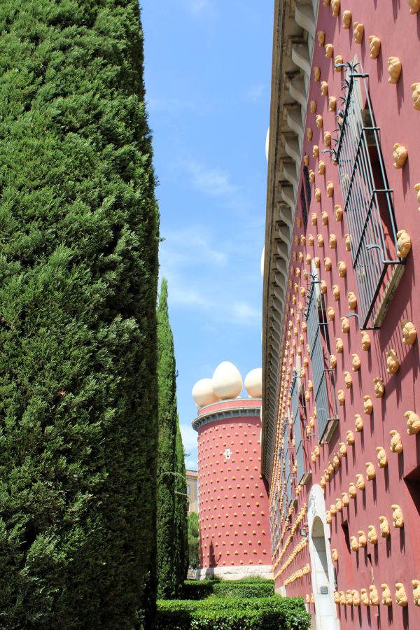 exterior salvador dali museum