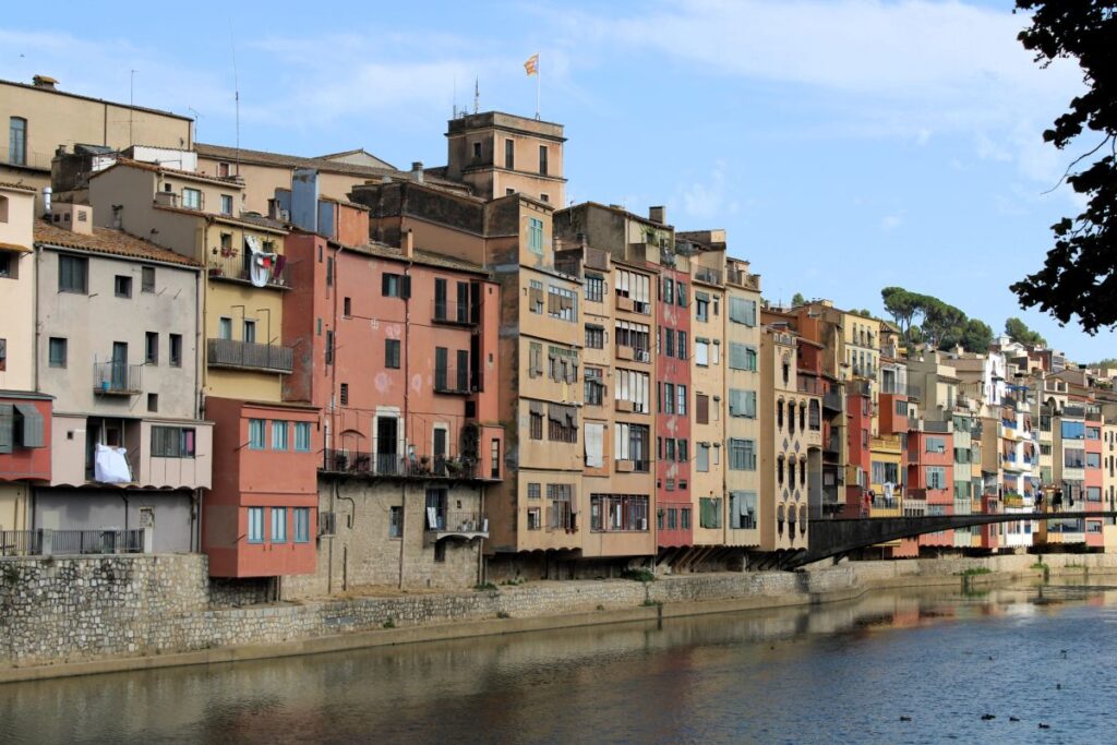 girona bridge colorful buildings