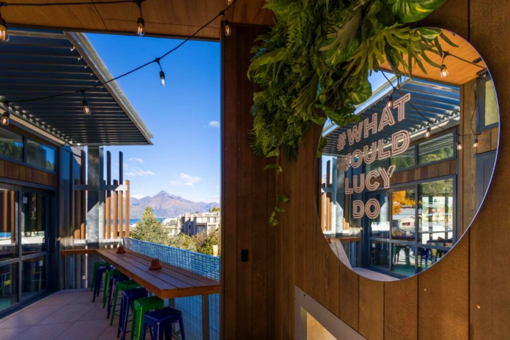 rooftop lylo hostel queenstown