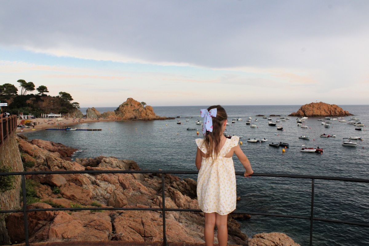 girl tossa de mar beach viewpoint