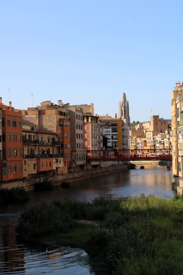 girona bridge colorful buildings