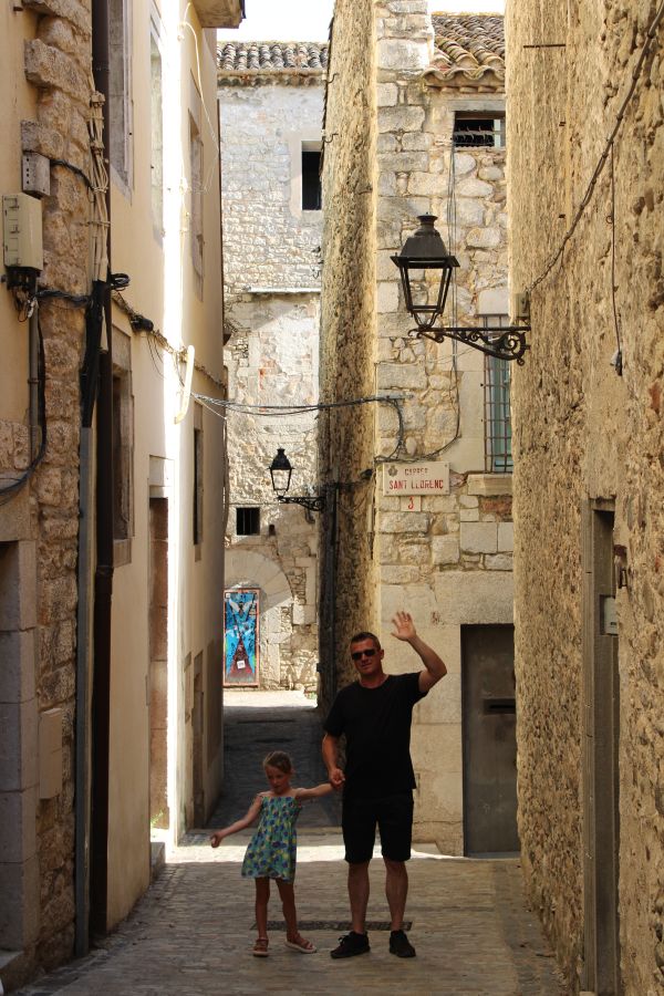 man girl steps girona